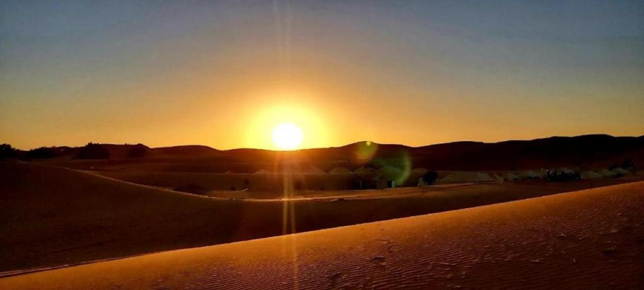 L'Homme Du Desert A メルズーガ エクステリア 写真