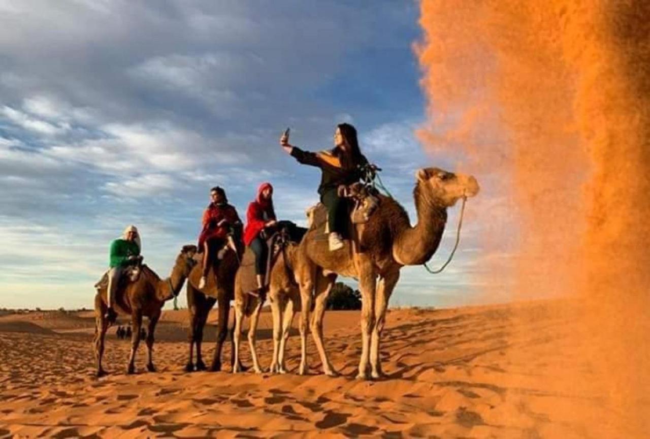 L'Homme Du Desert A メルズーガ エクステリア 写真